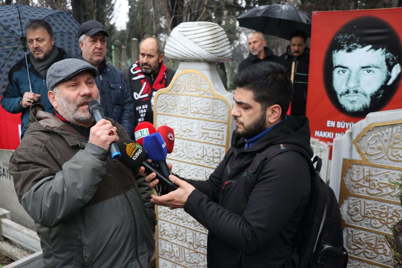 Metin Yüksel şehadetinin 43'üncü yıl dönümünde mezarı başında anıldı Metin Yüksel şehadetinin 43'üncü yıl dönümünde mezarı başında anıldı
